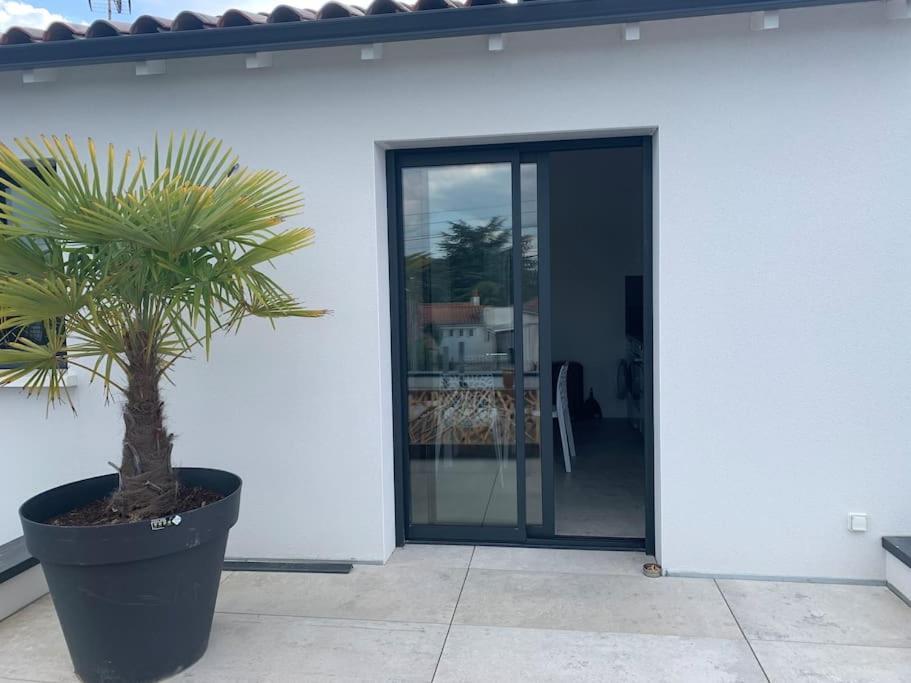 Maison Terrasse Proche Centre Ville Et Ile De Re La Rochelle  Exterior photo